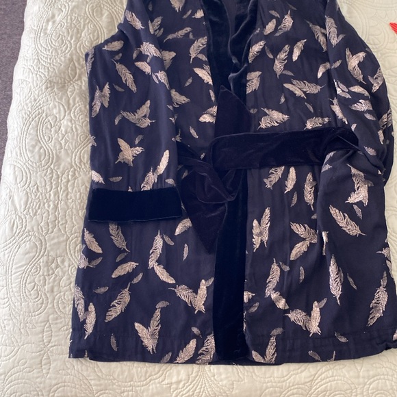 Johnny Was Workshop Open Jacket Black with Gold Feathers Velvet Trim & Pockets - Picture 4 of 10